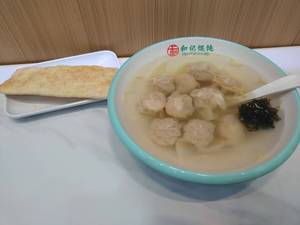 エビと肉のワンタンスープ