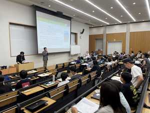 令和7年度「ジュニアドクター鳥海塾」の開塾式の様子1