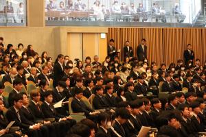 新入生の入学の名前の読み上げ