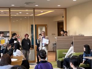 国際学部SALCでの歓迎会の様子③