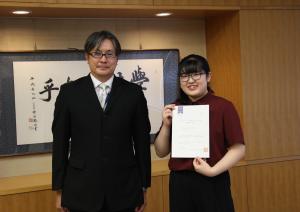 神田学長（左）と今野さん（右）