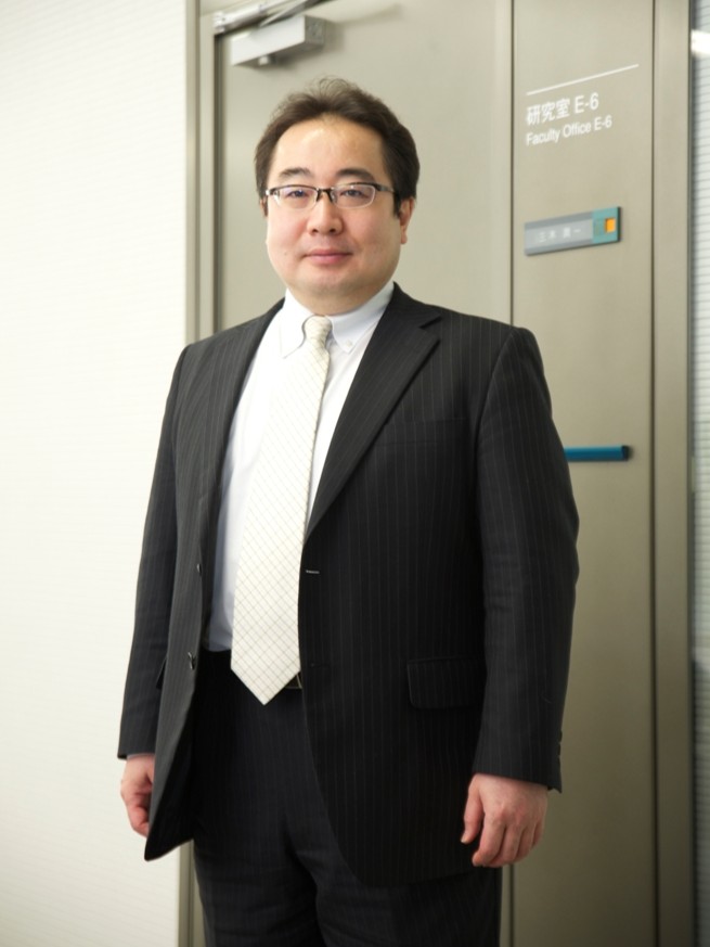 公益学部長の写真
